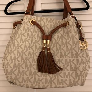 Michael Kors Jet Set Shoulder Bag